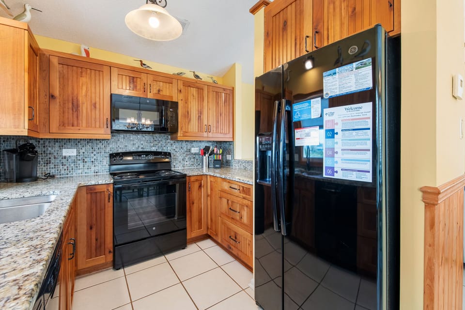 SS72: Seascape Escape l Mid Level Kitchen