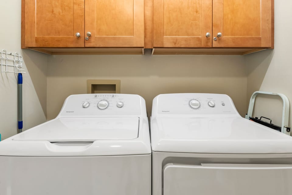 SS72: Seascape Escape l Bottom Level Laundry Area