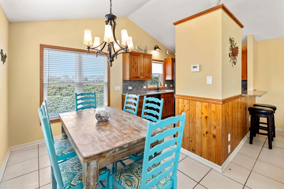 SS72: Seascape Escape l Mid Level Dining Area