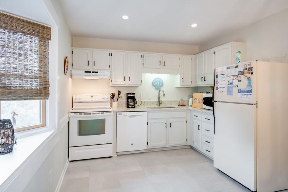 WS06: Whispering Sands 6 | TL Kitchen Area