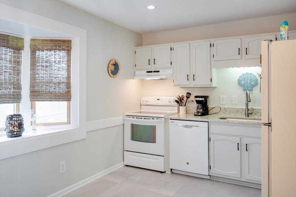 WS06: Whispering Sands 6 | TL Kitchen Area