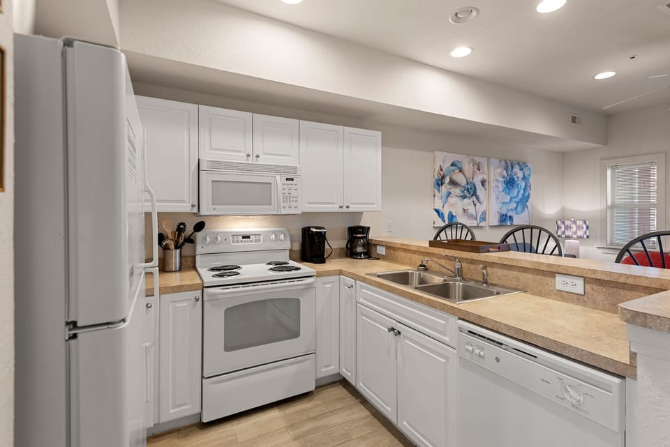 BB109: Bermuda Bay 109 | Mid Level Kitchen