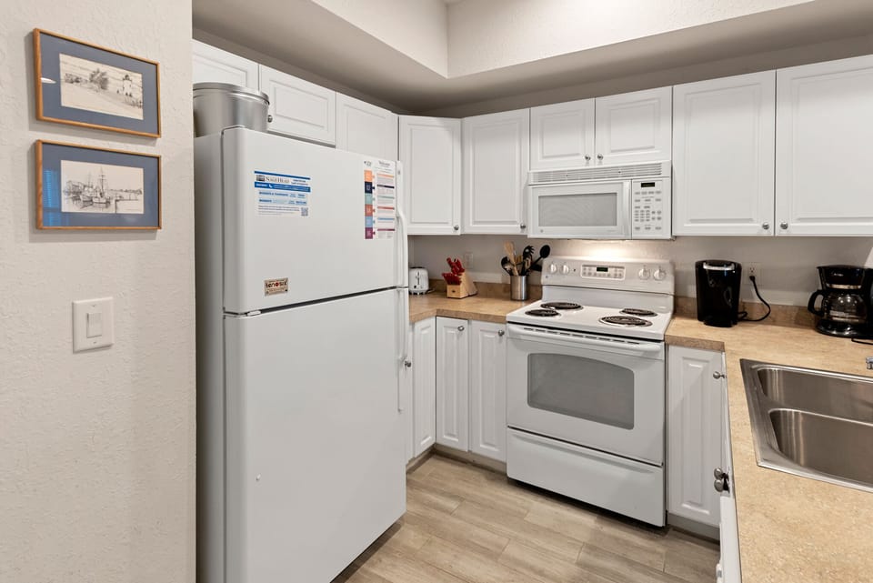 BB109: Bermuda Bay 109 | Mid Level Kitchen
