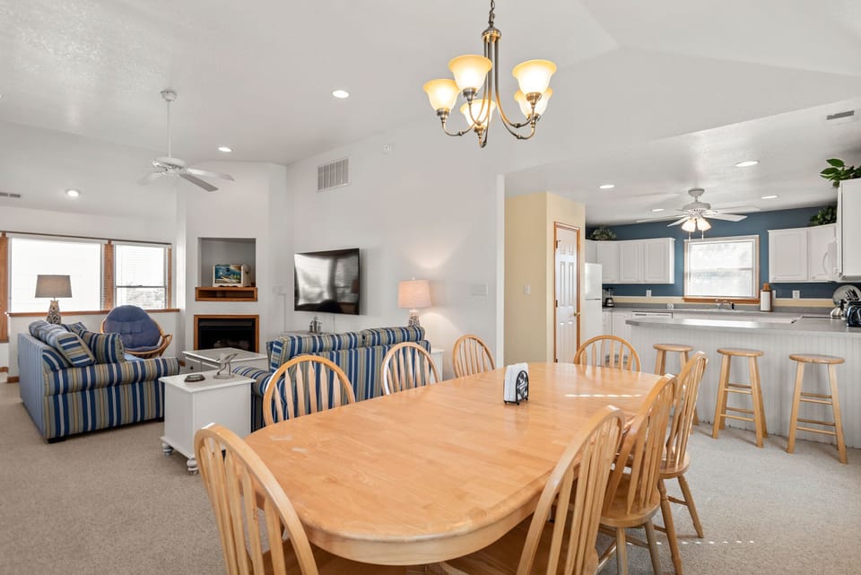 MS05: Masters 5 | Top Level Dining Area