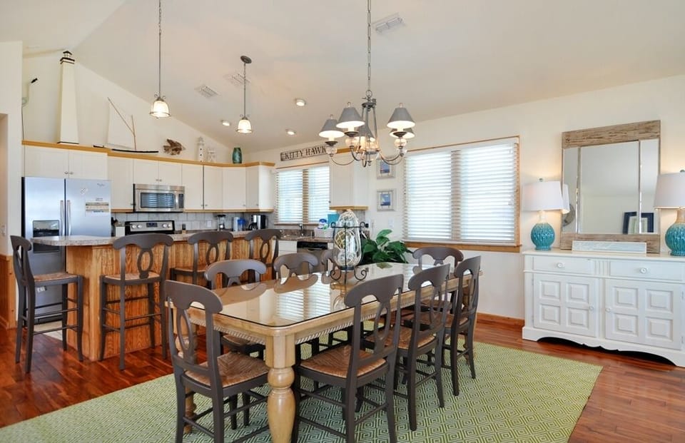 JR369: Point Of Views NC | Top Level Dining Area