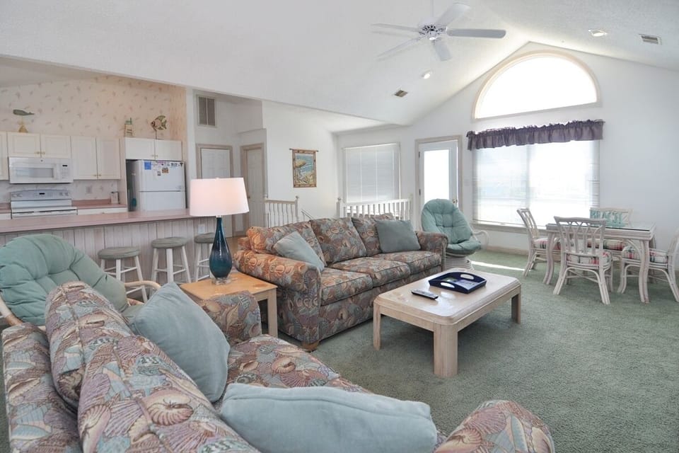 SS58: Seaside 58 | Top Level Living Area 