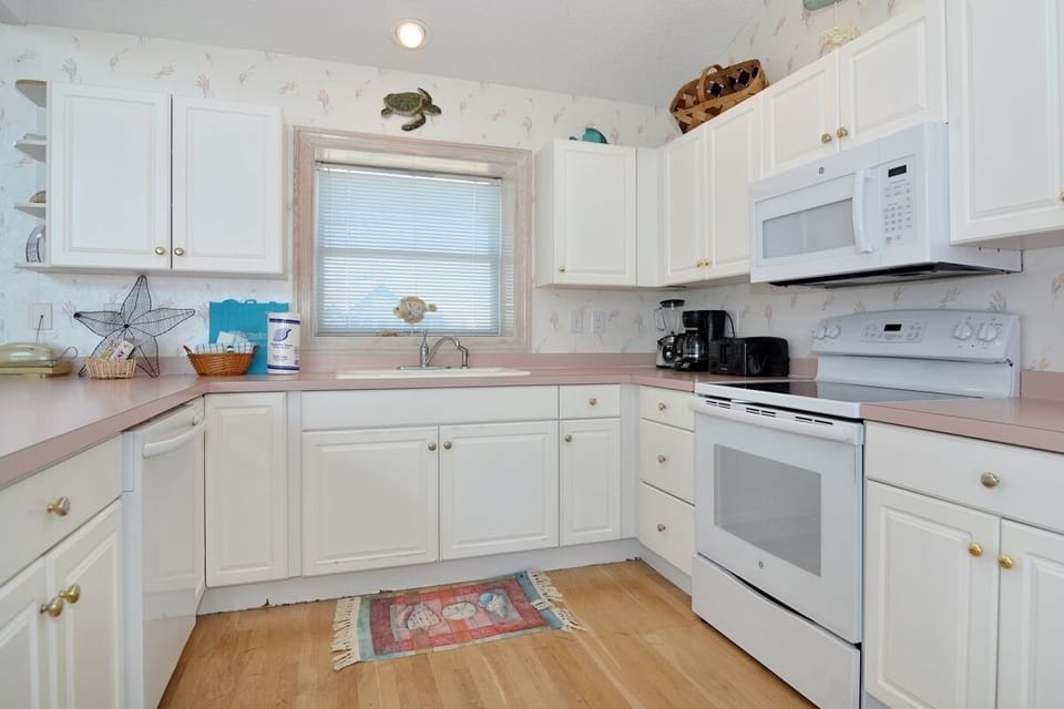 SS58: Seaside 58 | Top Level Kitchen