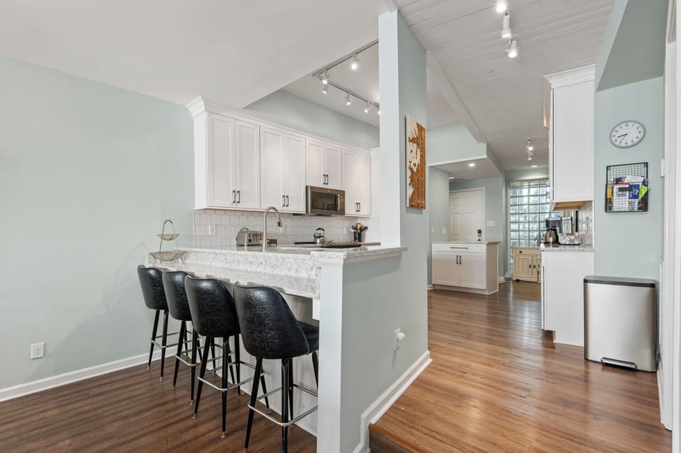 CR202: Crystal Shores 202 | Kitchen Area