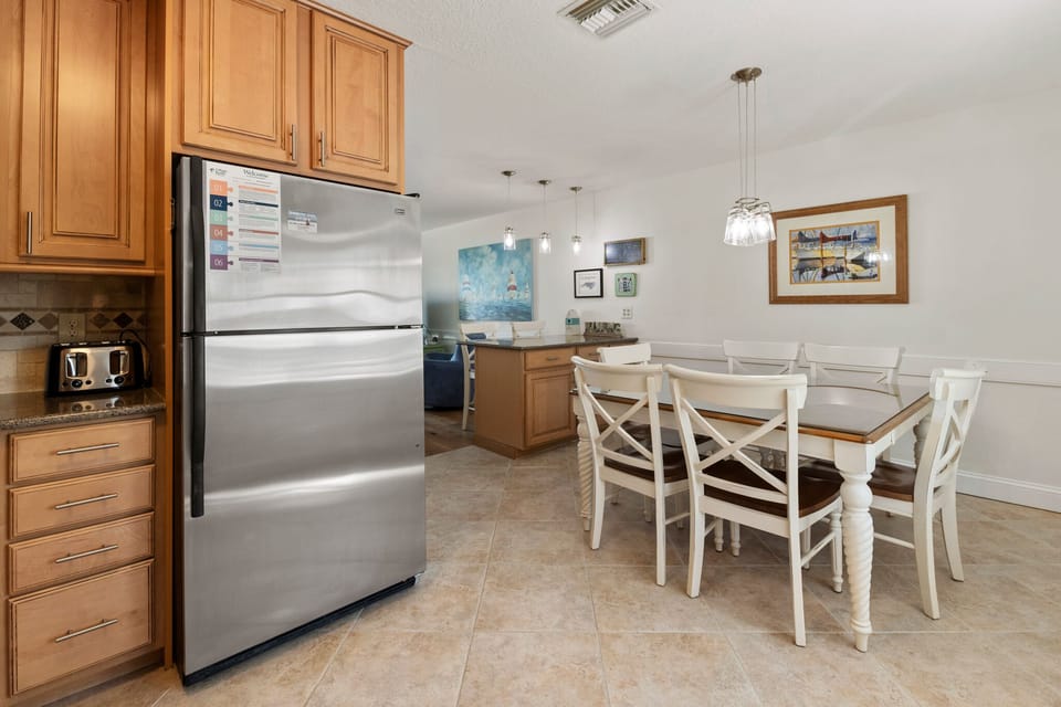 WS07: Whispering Sands 7 | Top Level Dining Area and Kitchen