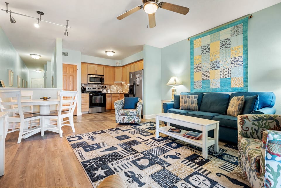FF102:  Simplicity | Living Area