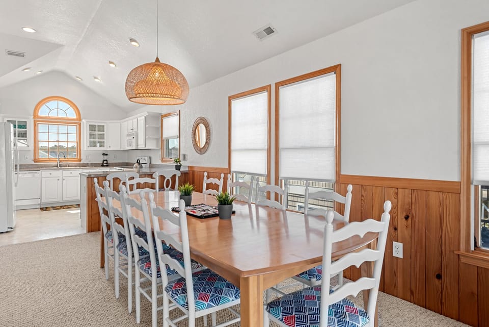 KD37: Weekend At Pinchy's | Top Level Dining Area