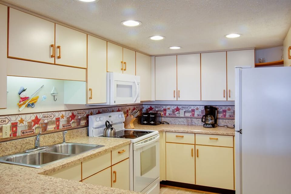 H202S: Heron Cove 202S | Kitchen