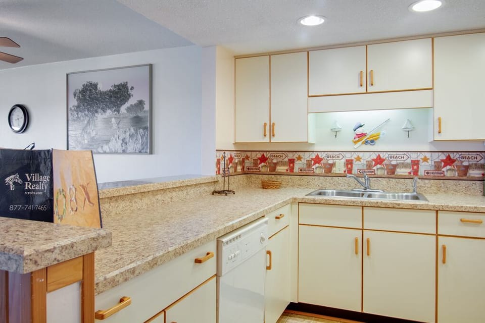 H202S: Heron Cove 202S | Kitchen