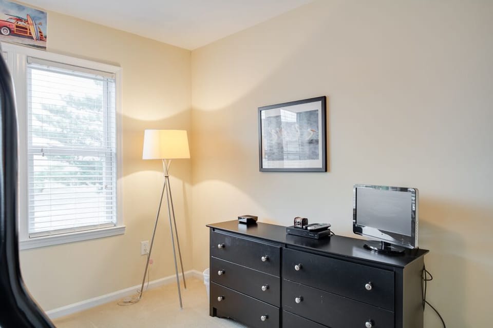 L23: On The Sunny Side | Mid Level Bedroom 3