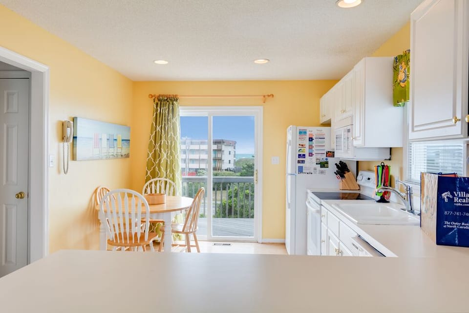 DR35: Innisfree By The See | Top Level Kitchen