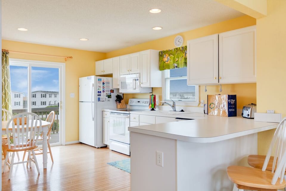 DR35: Innisfree By The See | Top Level Kitchen