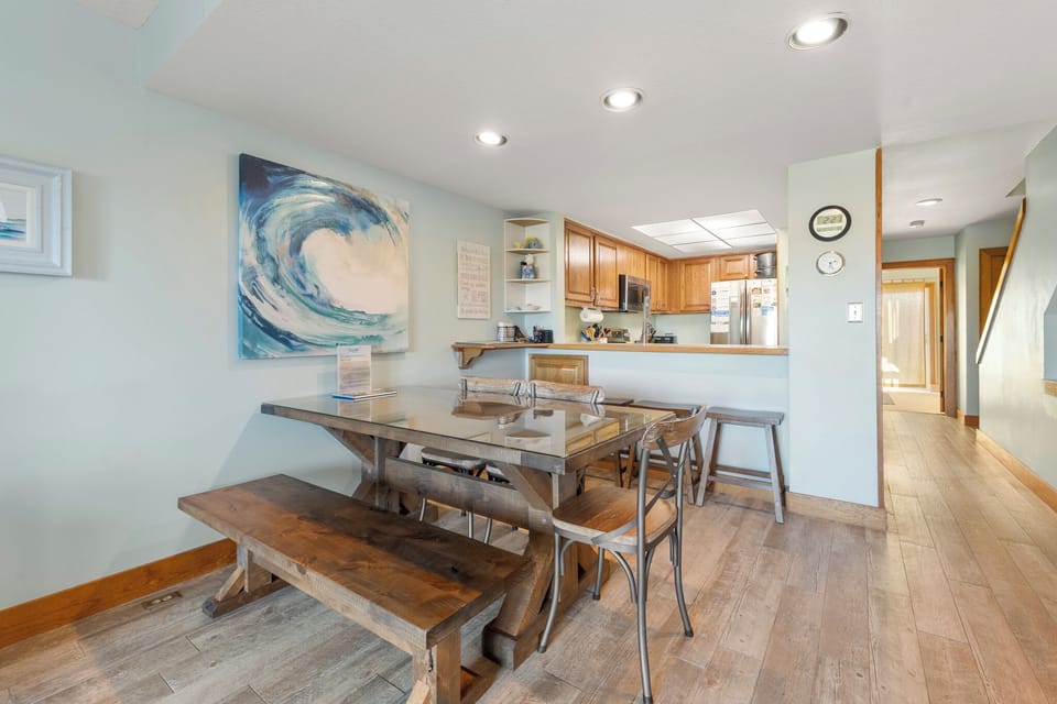 QA2: Slack Tide | Mid Level Dining Area