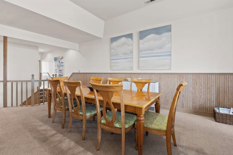 SP5B: Sea Pointe Paradise | Top Level Dining Area