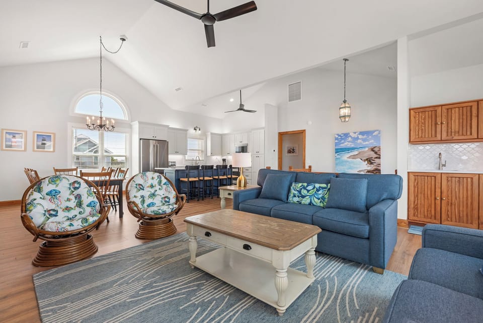SS30: Lacrosse the Banks | Top Level Living Area