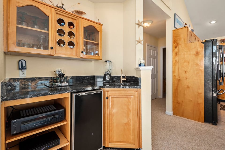 NH17: No Regrets | Top Level Living Area w/ Wet Bar