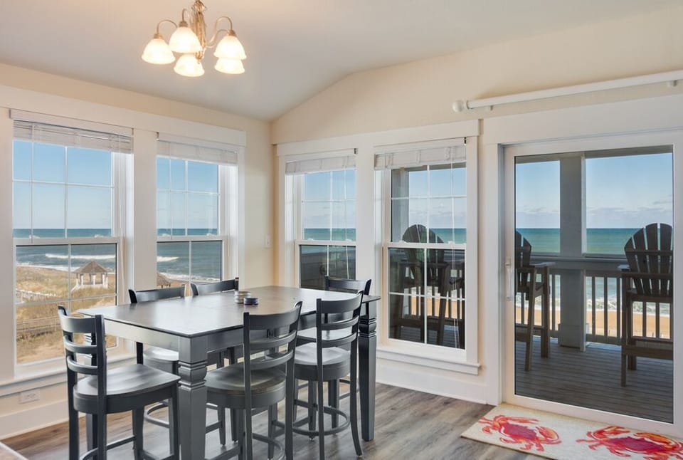 SE402: Seven Cs 402 | Dining Area