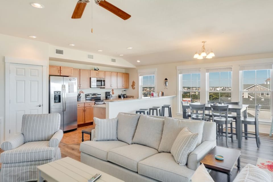 SE402: Seven Cs 402 | Living Area