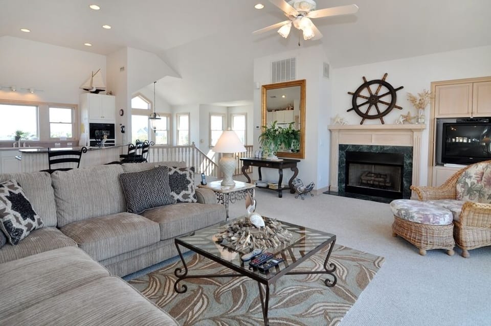 WE21: Mermaids Pearl | Top Level Living Area