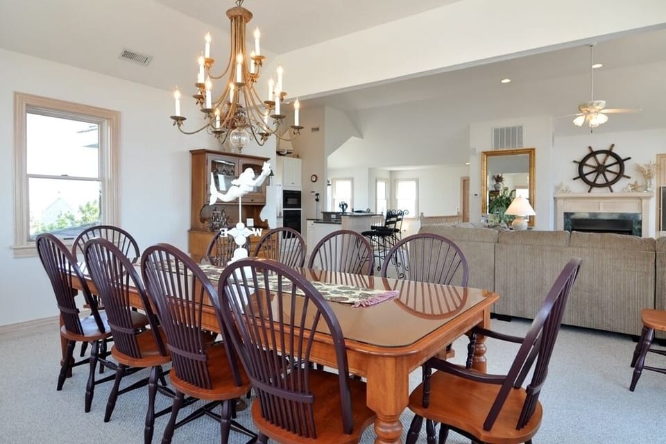 WE21: Mermaids Pearl | Top Level Dining Area