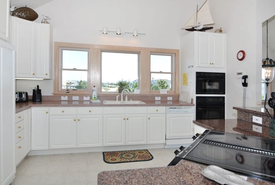 WE21: Mermaids Pearl | Top Level Kitchen