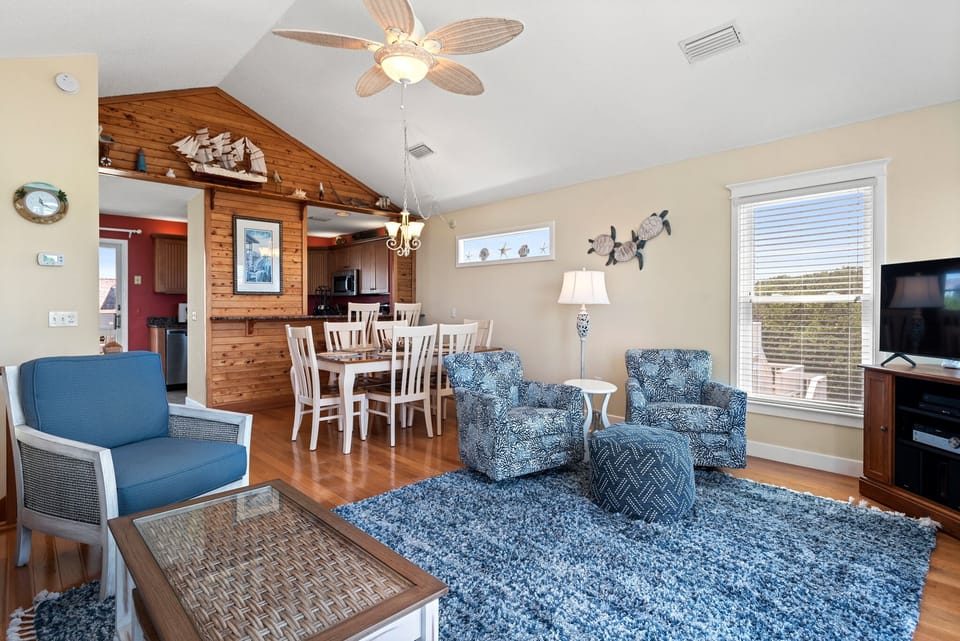 ML10: Beach Bungalow | Top Level Living Area
