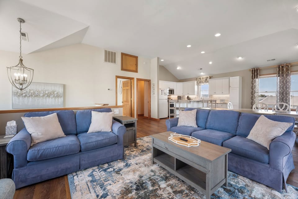 SV07: Sandy Sea Gulls | Top Level Living Area