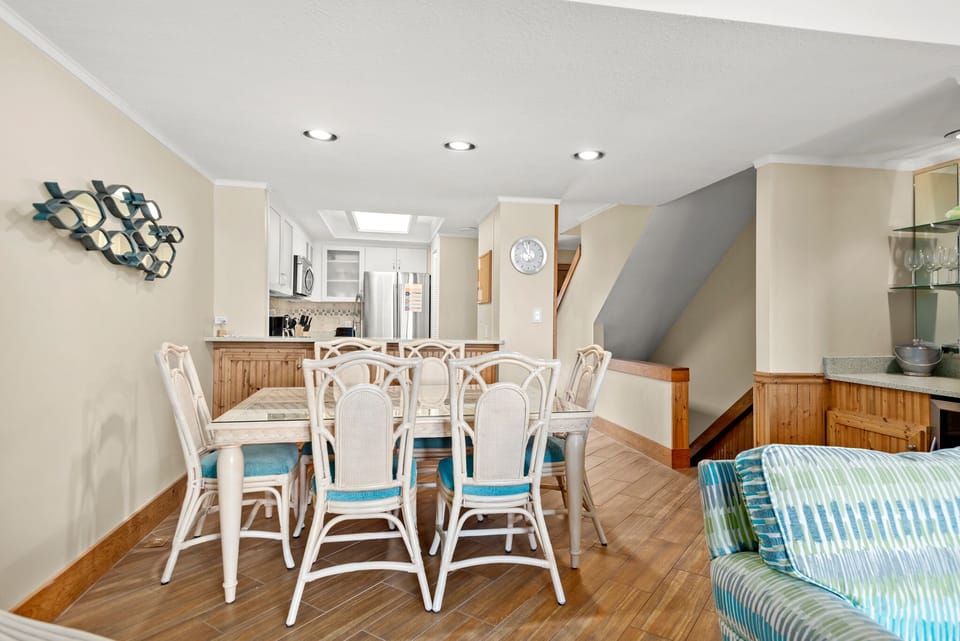 QC4: Trip's OBX | Mid Level Dining Area