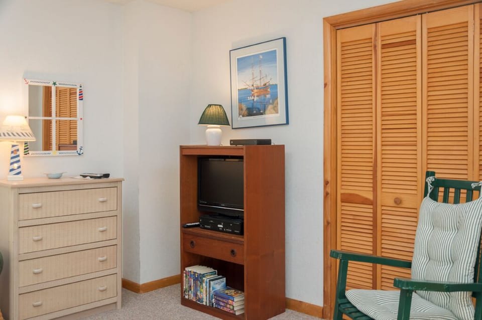 H202N: Mermaids Cove | Bedroom 1