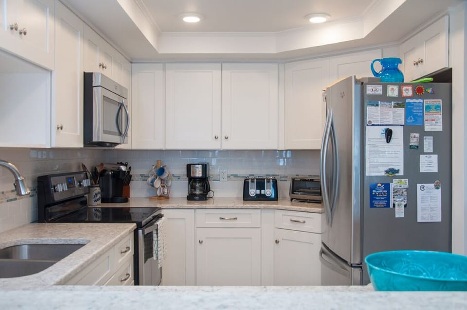 H202N: Mermaids Cove | Kitchen