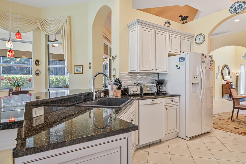 GR12597 - Fully equipped upgraded kitchen