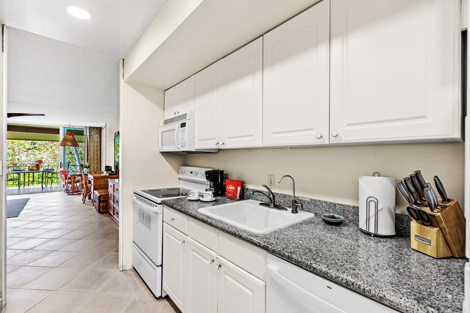 Kitchen - Fully equipped kitchen for all your cooking needs.