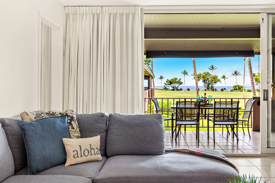 Relax from Living Room - Relaxing ocean views from the living room - paradise from your sofa!