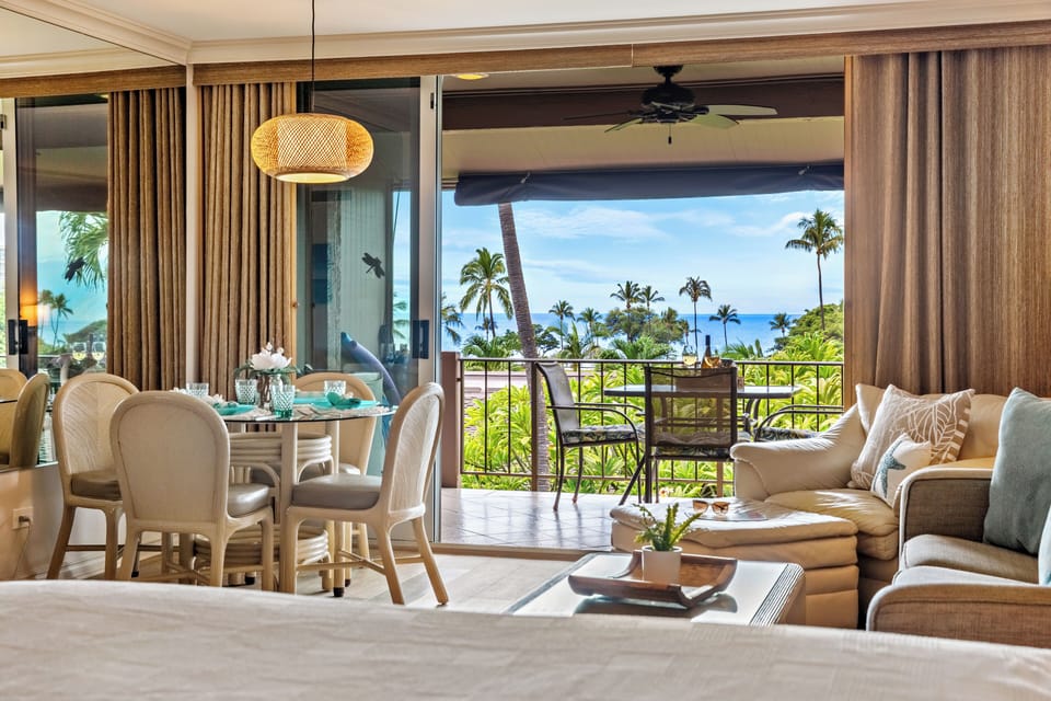 Ocean View - Looking for an ocean view from the living room? You’ve found it — paradise from your sofa.