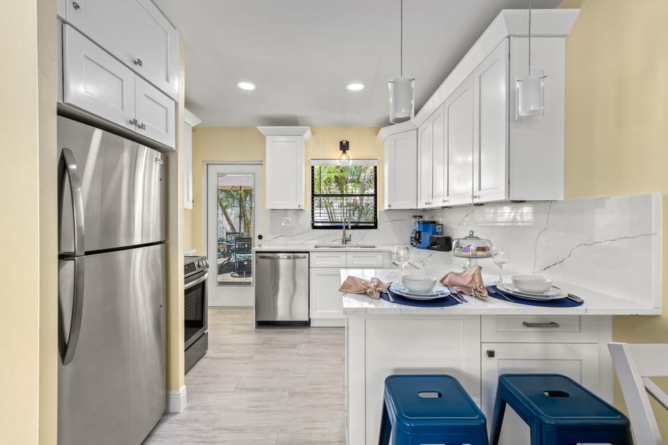 The fully equipped kitchen and breakfast bar make whipping up meals and snacks simple and fun.
