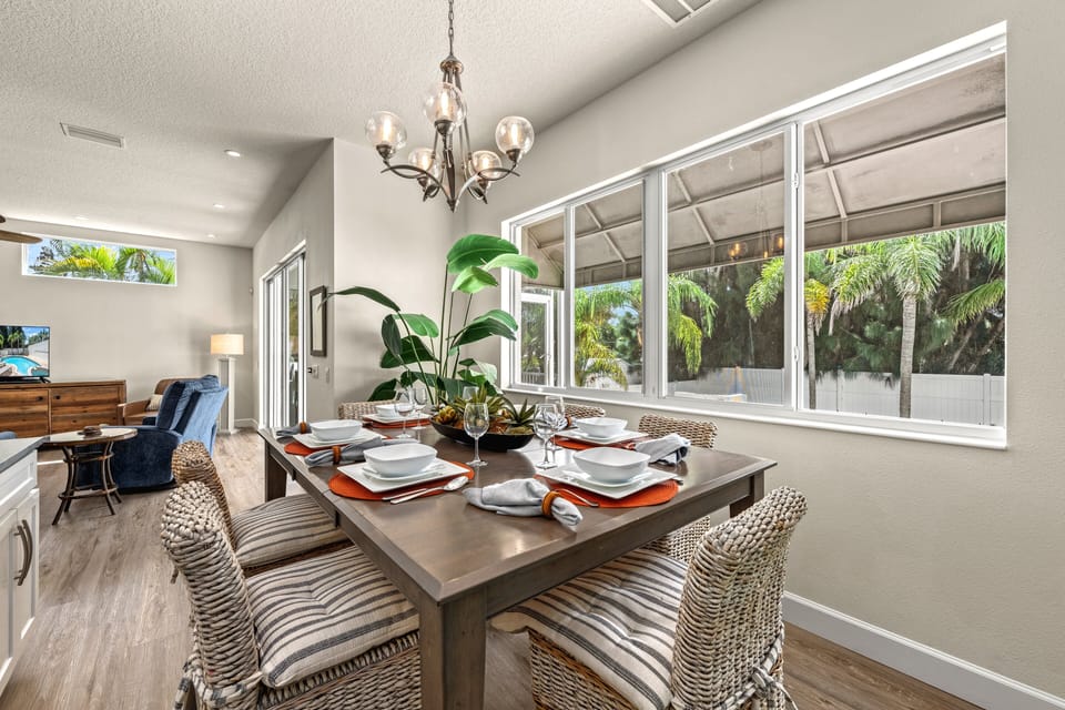 Dine beside a wall of natural light with tropical views just outside—sunrise to sunset, this is your gathering place.