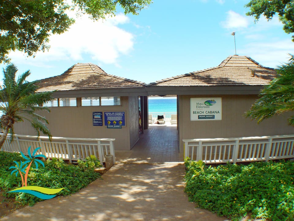 Exclusive Kaanapali Beach Entrance