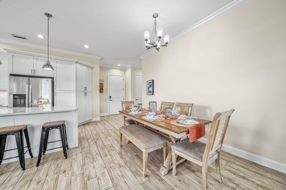 Elegant yet casual dining space—set for sunset dinners or laid-back breakfasts before the beach.