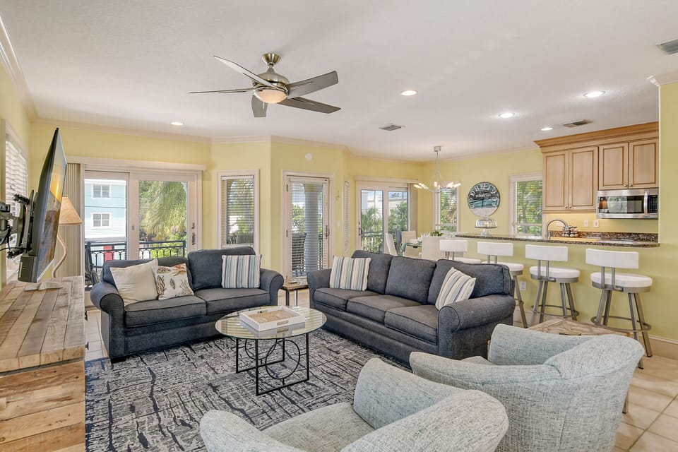 Living Room with breakfast bar in view.  - 5542
