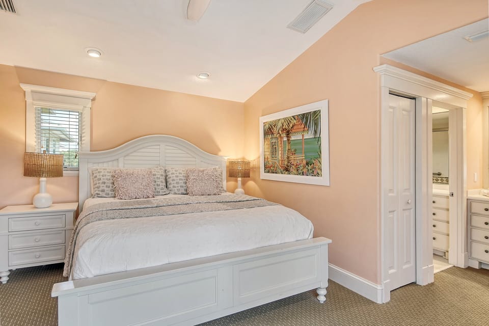Bedroom 2 with king. - 5540