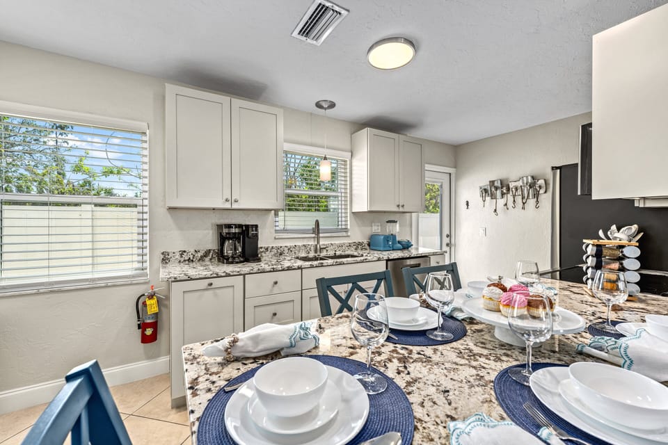 From morning mimosas to sunset sips, this crisp white kitchen brings effortless vacation vibes to every meal.