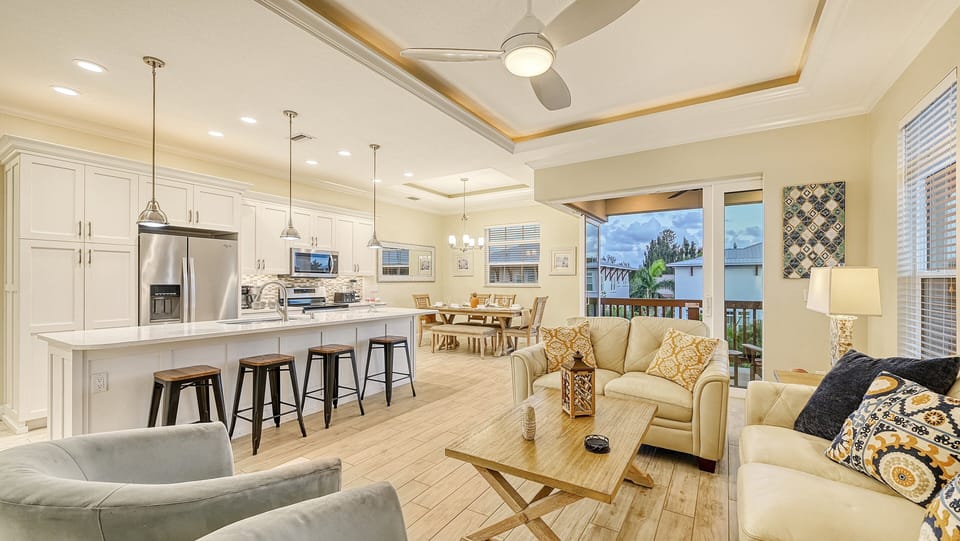 Living Room / Kitchen - 1034