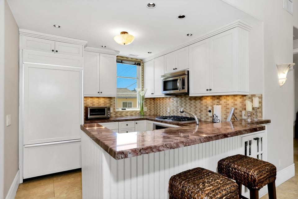 pull up a seat and enjoy a casual meal or drink at this relaxed contemporary design-