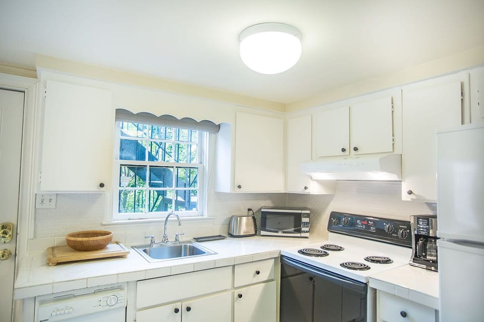 The fully equipped kitchen has everything you'll need.