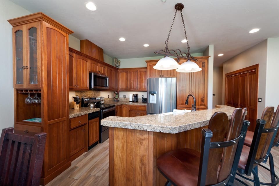 Kitchen and Bar
