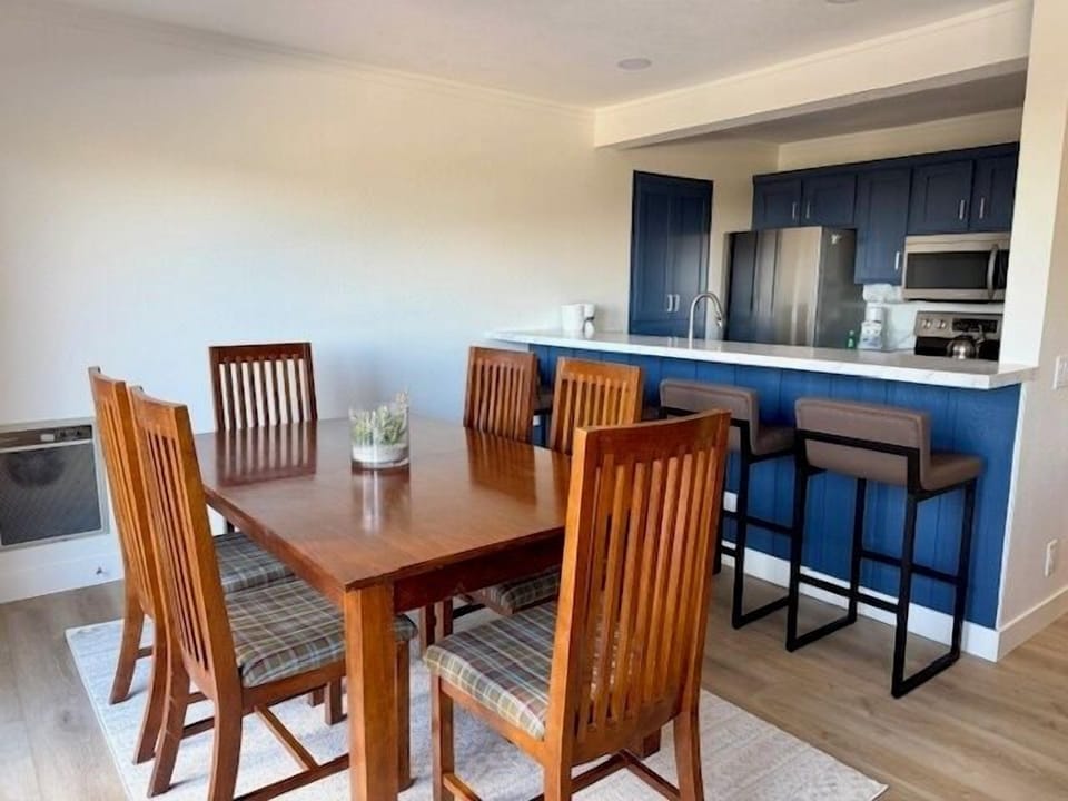 Dining room and bar area